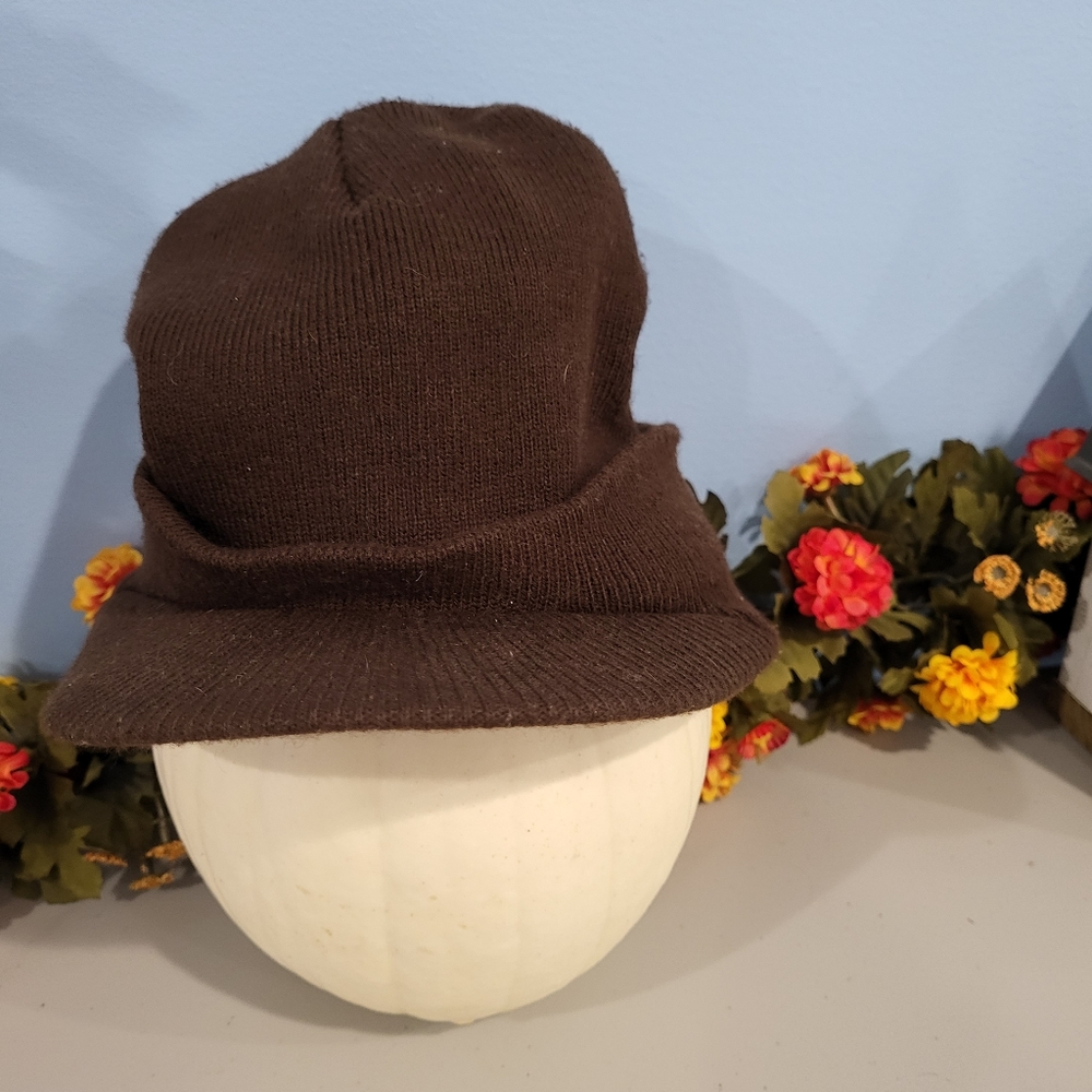 Winter hat with brim